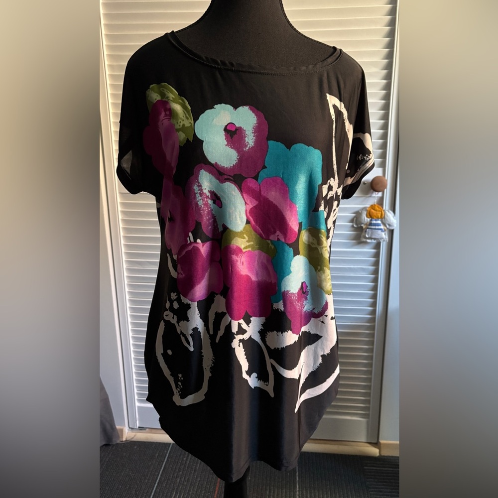 LAVENA Colorful Floral Short Sleeve Top